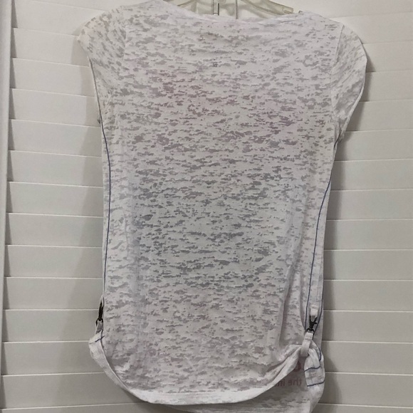 DKNY T-Shirt | Women’s XS - Picture 3 of 11